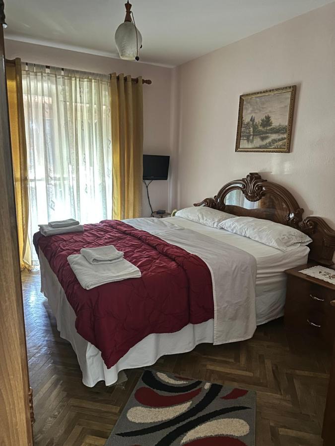 Hoxha House Hotel กรูเยอ ภายนอก รูปภาพ